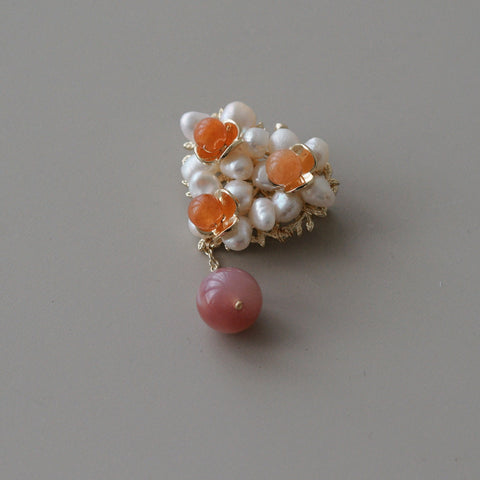 Cluster of flower with moonstones (Brooch)